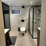 - 2 Bed - Free Parking Daire