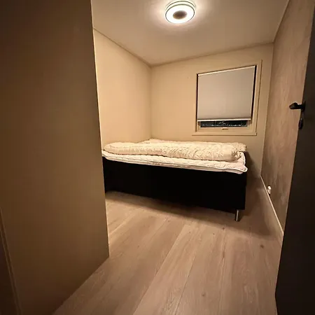 - 2 Bed - Free Parking