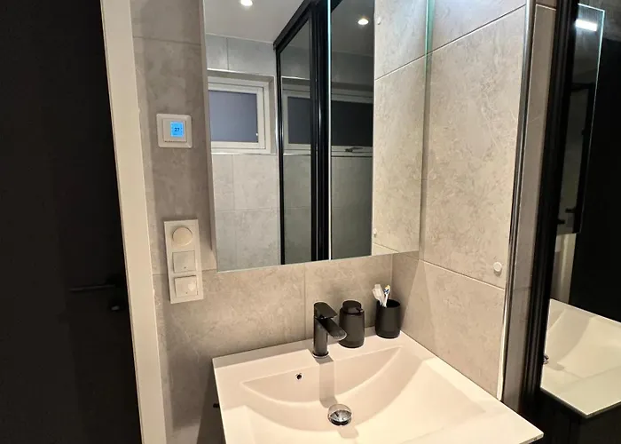 - 2 Bed - Free Parking *