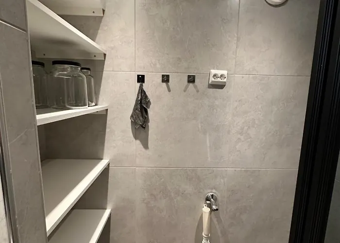 - 2 Bed - Free Parking *