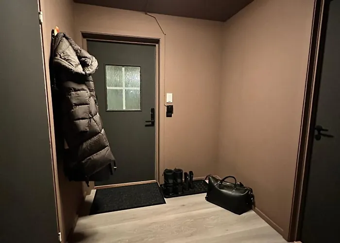 - 2 Bed - Free Parking