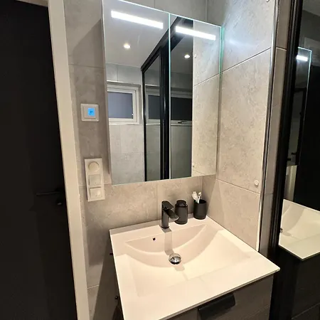 - 2 Bed - Free Parking *