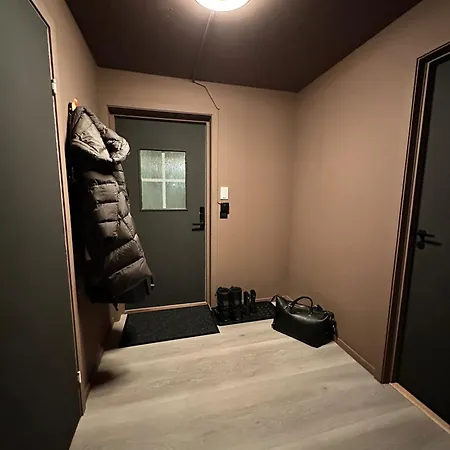 - 2 Bed - Free Parking