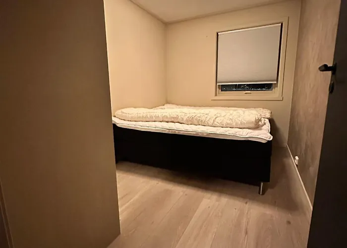 - 2 Bed - Free Parking